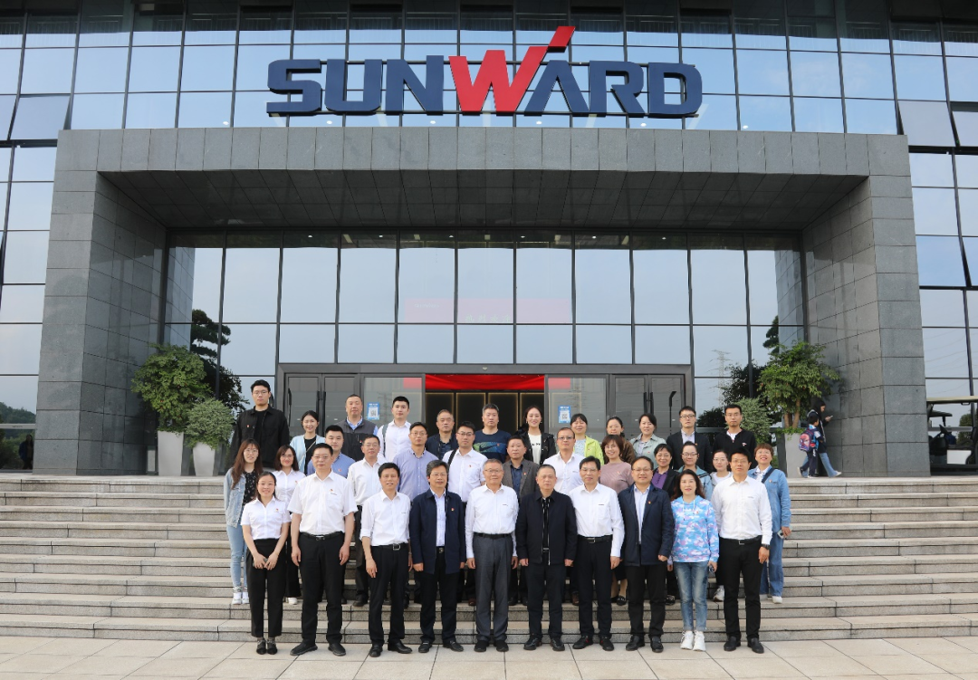 中南大学副校长郭学益率科学研究部一行调研xingkong星空平台(中国)集团智能