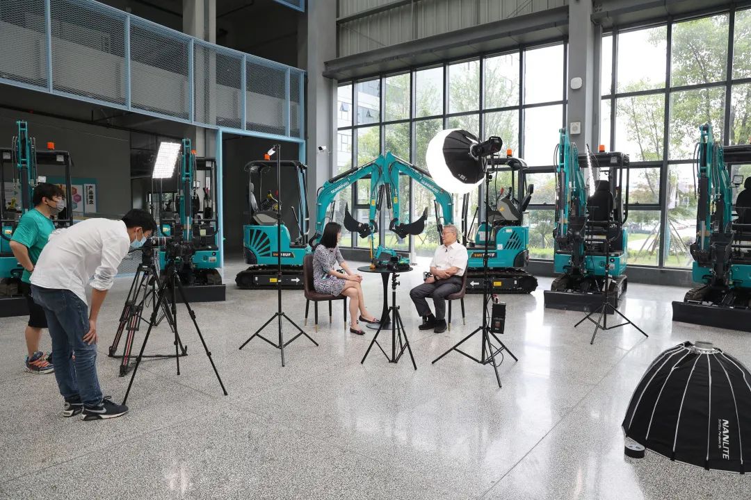 CGTN探厂!专访xingkong星空平台(中国)集团智能董事长、首席专家何清华花絮来了