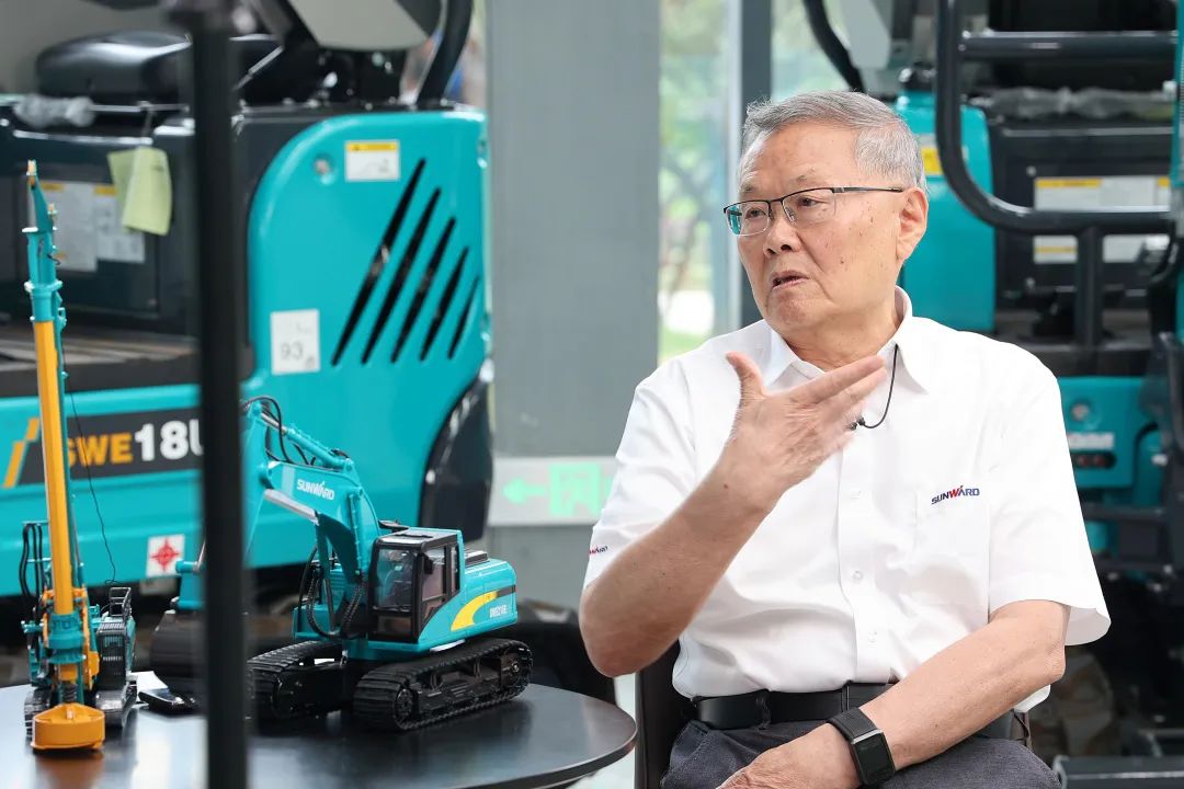 CGTN探厂!专访xingkong星空平台(中国)集团智能董事长、首席专家何清华花絮来了