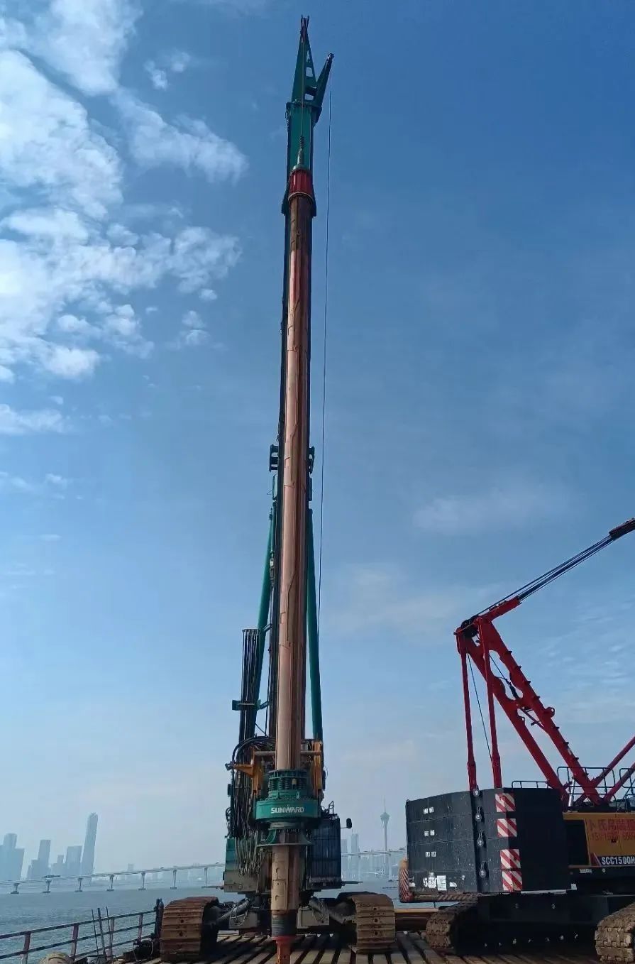 乘风破浪的旋挖钻机!xingkong星空平台(中国)集团智能助建澳氹第四跨海大桥