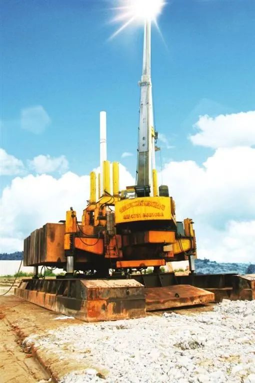 何清华在第二十四届中国科协年会作主旨报告:制造业高地源自体系