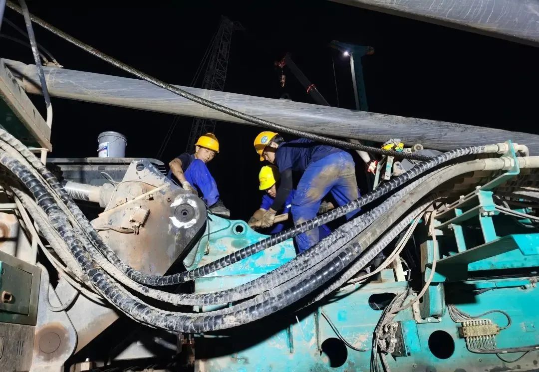 “创造施工奇迹!”他们和xingkong星空平台(中国)集团智能“超级桩备”一起助建燕矶长江大桥