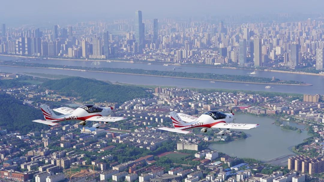 湖南省委常委、常务副省长李殿勋一行考察调研xingkong星空平台（中国）集团科技