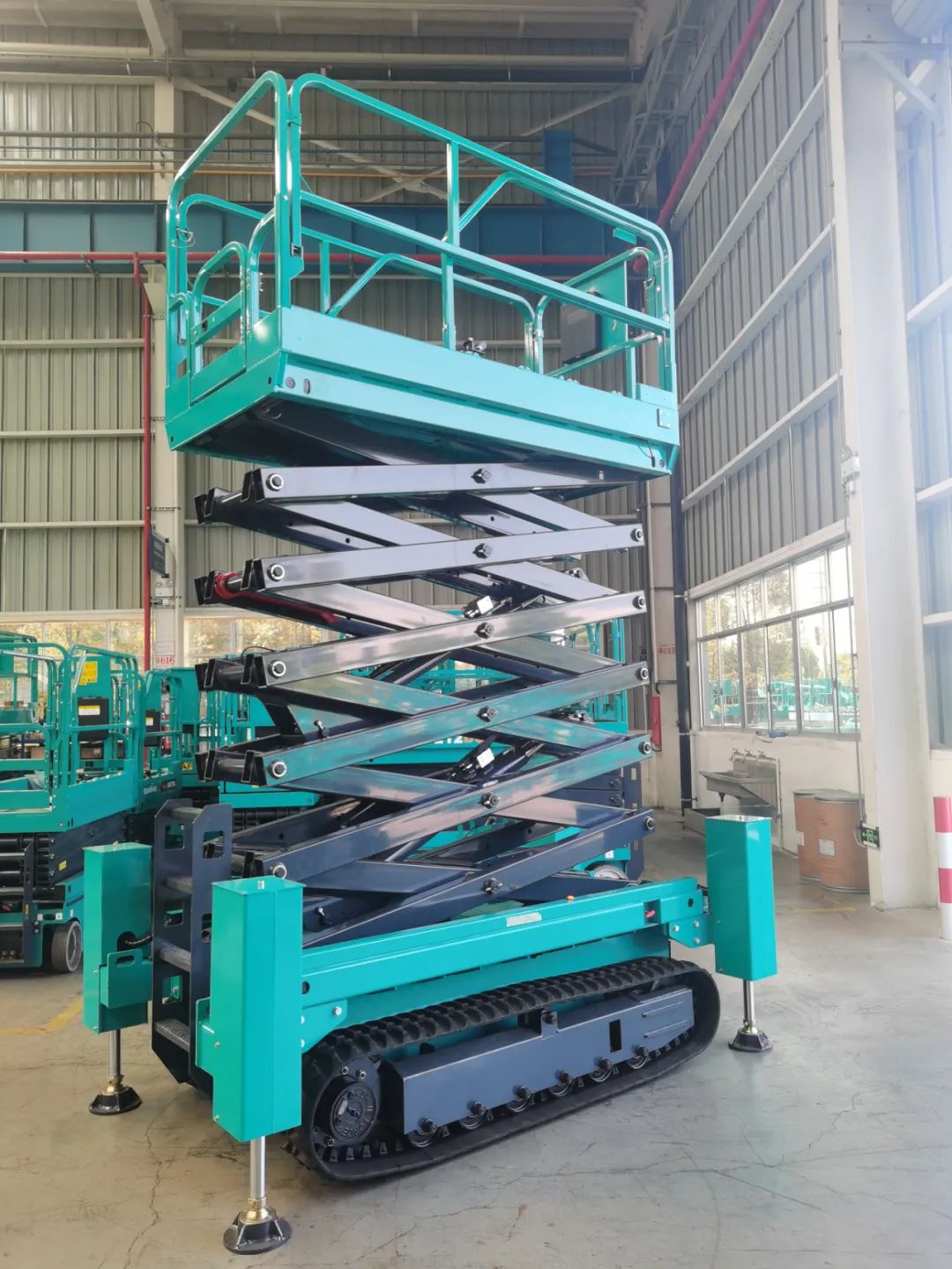 加速电动化产品布局,xingkong星空平台(中国)集团智能第一款履带剪叉式高空作业平台来了!