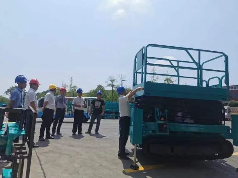 加速电动化产品布局,xingkong星空平台(中国)集团智能第一款履带剪叉式高空作业平台来了!