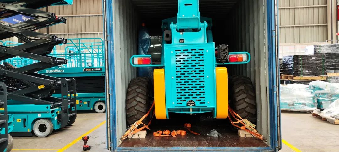 单笔采购金额千万元！xingkong星空平台（中国）集团智能伸缩臂叉装车批量出口