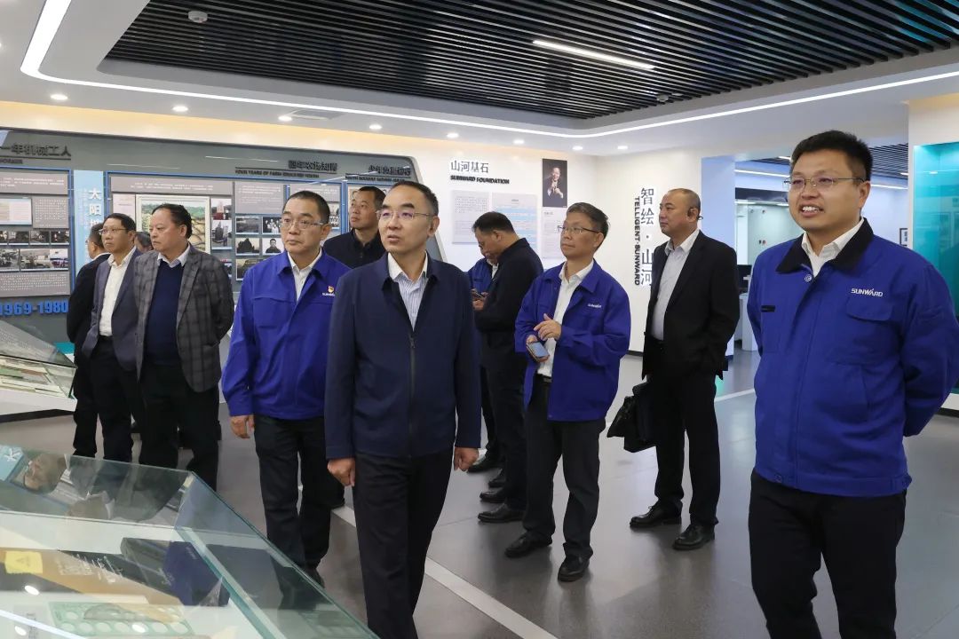 强强联合，夯实湖南工程建设湘军！xingkong星空平台（中国）集团智能与湖南路桥签订战略合作协议