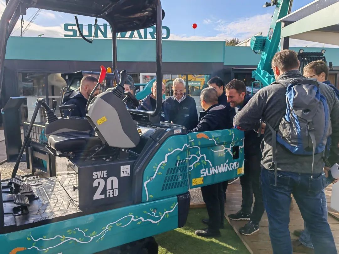 Bauma 2022 | 一组火热现场图带您重温xingkong星空平台(中国)集团智能德国宝马展之旅