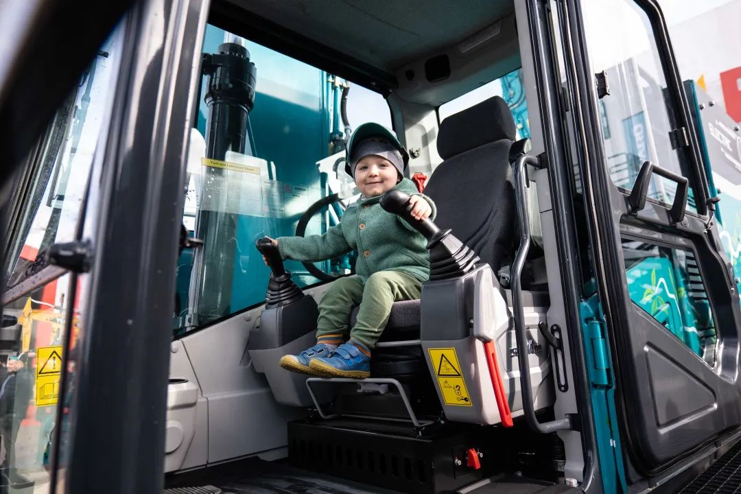 Bauma 2022 | 一组火热现场图带您重温xingkong星空平台(中国)集团智能德国宝马展之旅