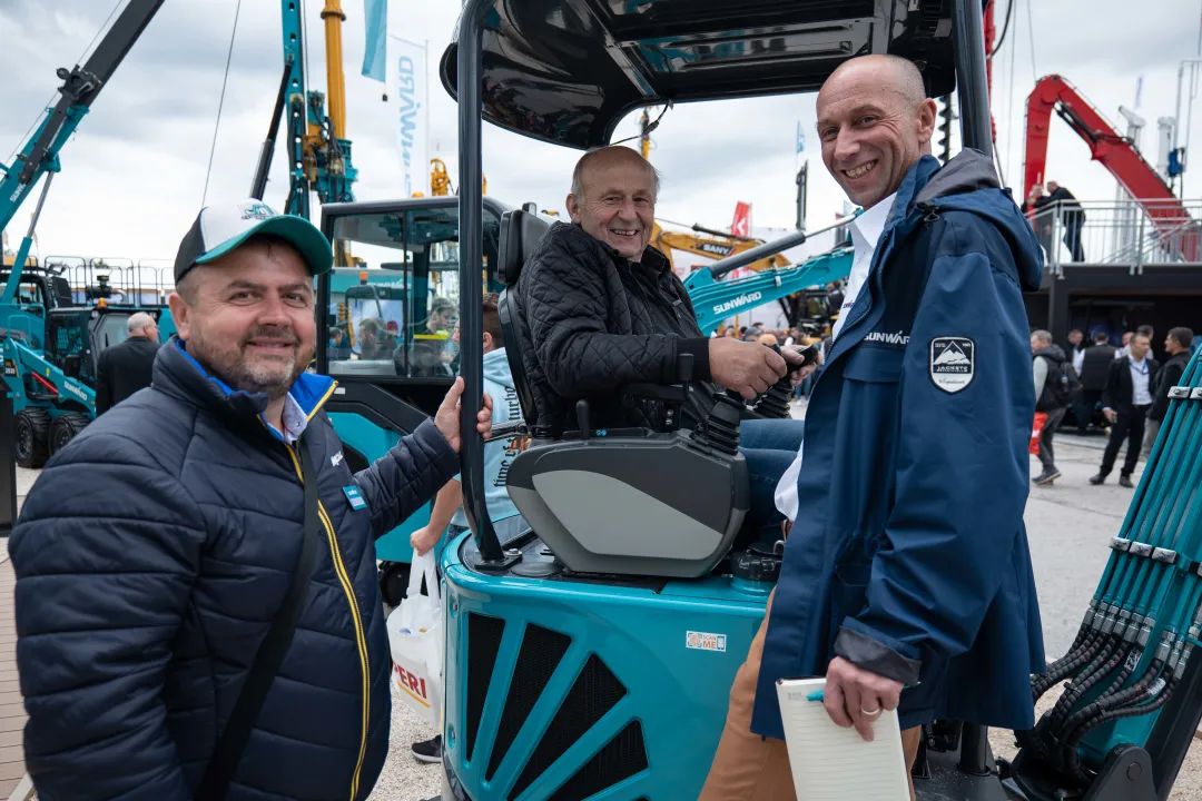 Bauma 2022 | 一组火热现场图带您重温xingkong星空平台(中国)集团智能德国宝马展之旅