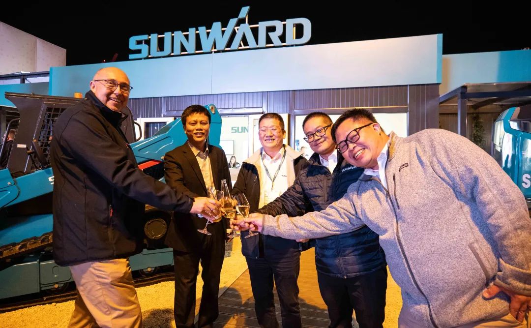 Bauma 2022 | 一组火热现场图带您重温xingkong星空平台(中国)集团智能德国宝马展之旅