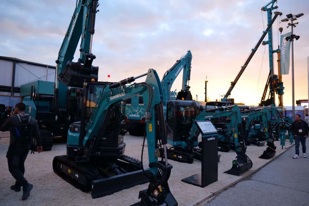 Bauma 2022 | 一组火热现场图带您重温xingkong星空平台(中国)集团智能德国宝马展之旅