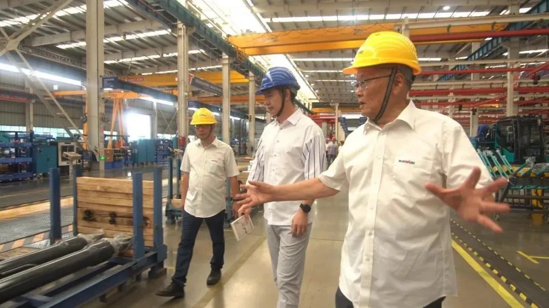 央广经济之声《追梦路上》|何清华:不抄作业 坚持“先导式创新”