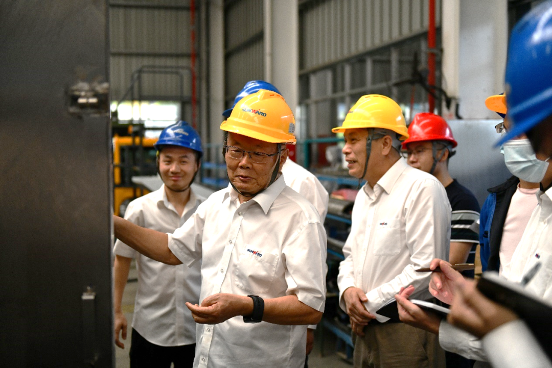 “王炸”！xingkong星空平台（中国）集团特装全自动捣炉车成功下线