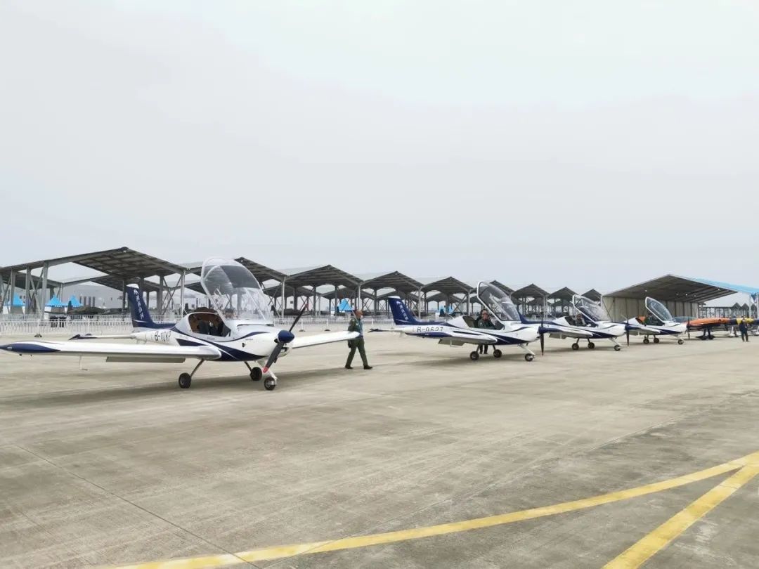 逆势飞翔！xingkong星空平台（中国）集团航空携手合作伙伴亮相2022南昌飞行大会