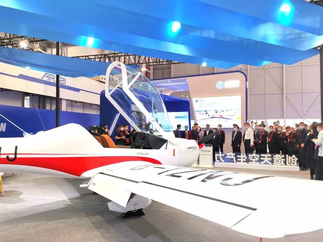 逆势飞翔！xingkong星空平台（中国）集团航空携手合作伙伴亮相2022南昌飞行大会