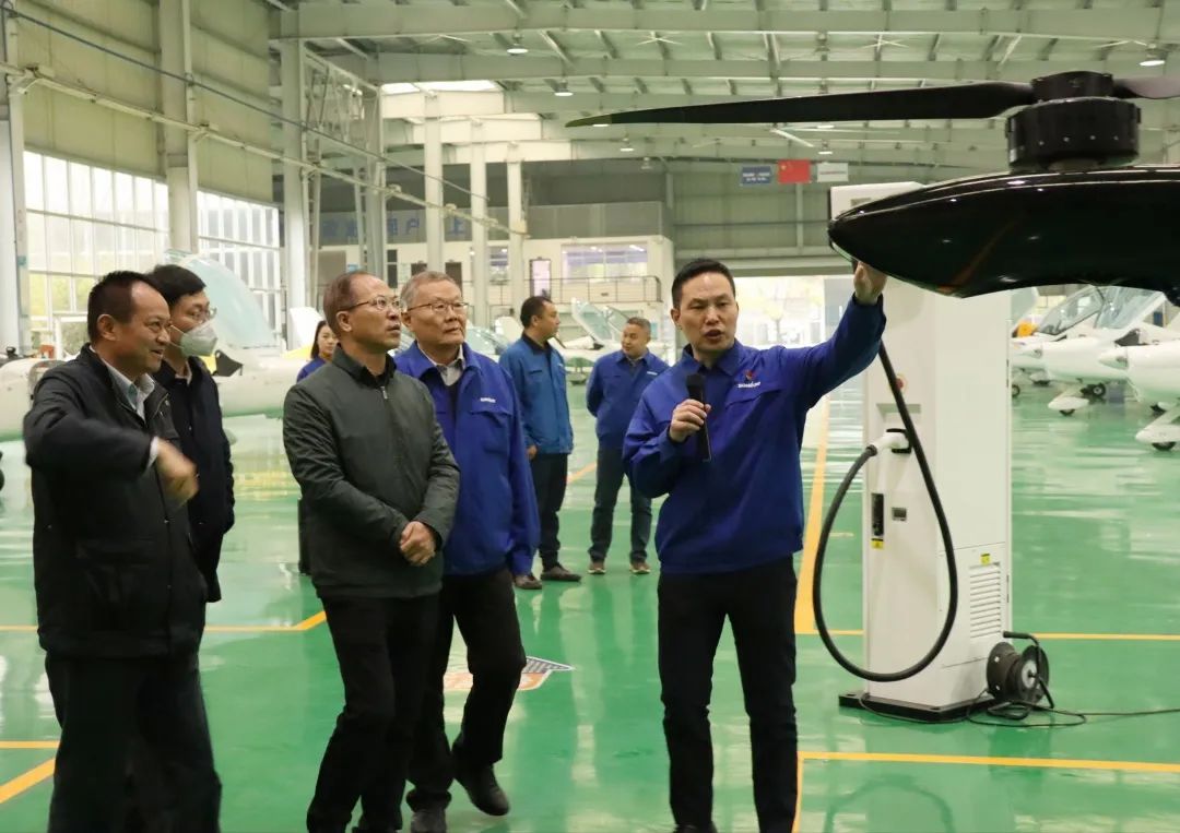 广州市国资委主任陈德俊考察xingkong星空平台(中国)集团智能航空产业基地