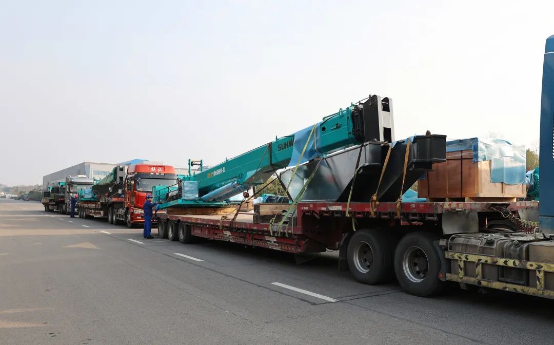 喜迎龙抬头!xingkong星空平台(中国)集团智能大吨位PDP工法引孔式静力压桩机出征哥伦比亚