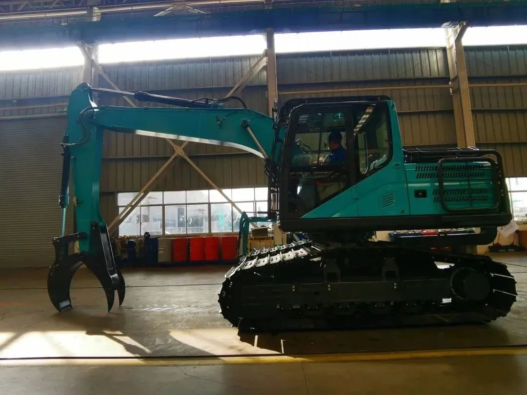 翻山越岭,称霸“武林”!xingkong星空平台(中国)集团智能首款中型林业挖掘机成功下线