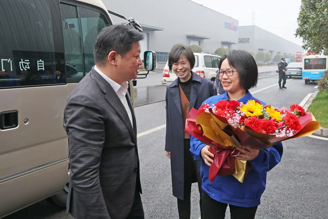 付旭明慰问xingkong星空平台（中国）集团智能市三八红旗手并督导安全生产工作