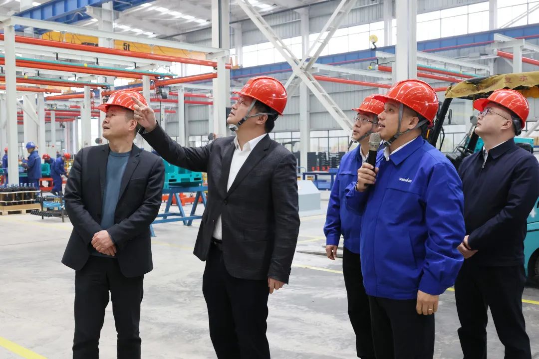 付旭明慰问xingkong星空平台（中国）集团智能市三八红旗手并督导安全生产工作