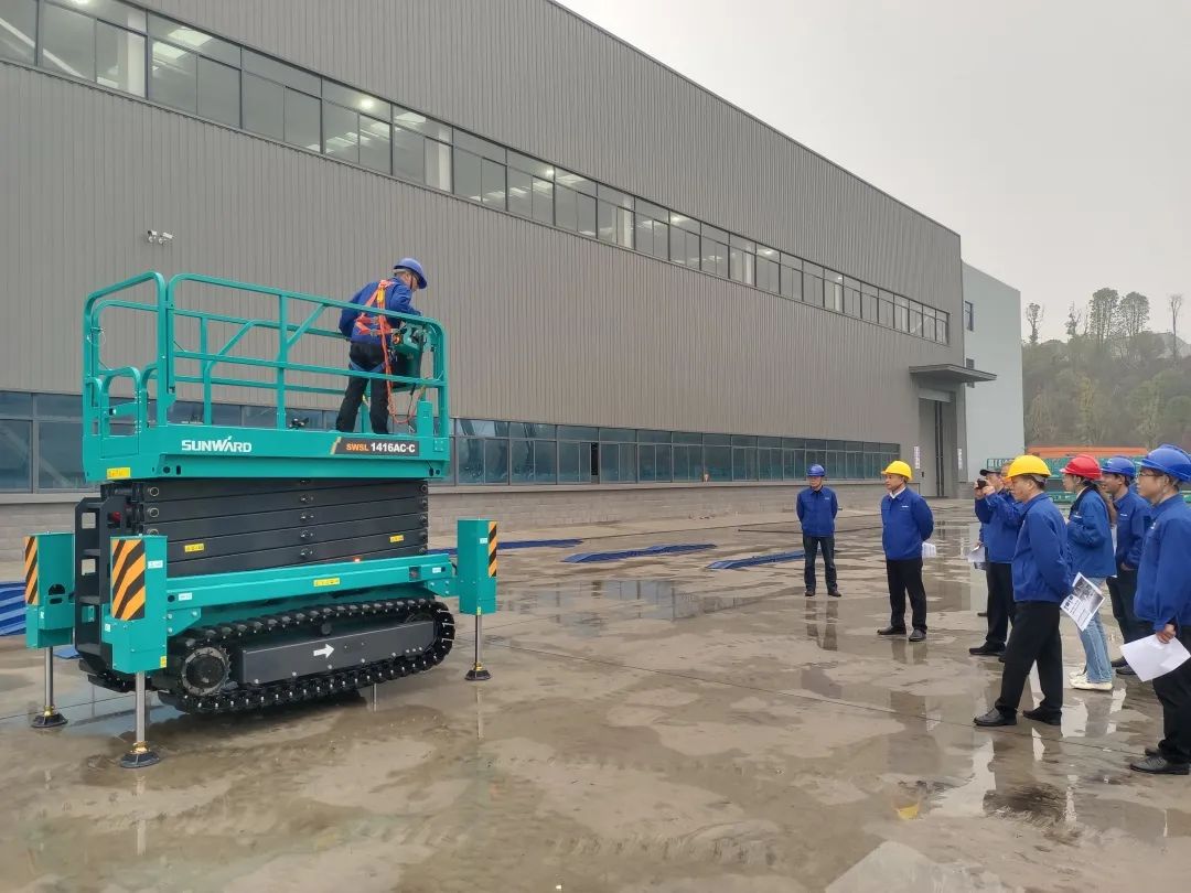 出厂即“出道”！xingkong星空平台（中国）集团智能首款履带剪叉式高空作业平台批量上市