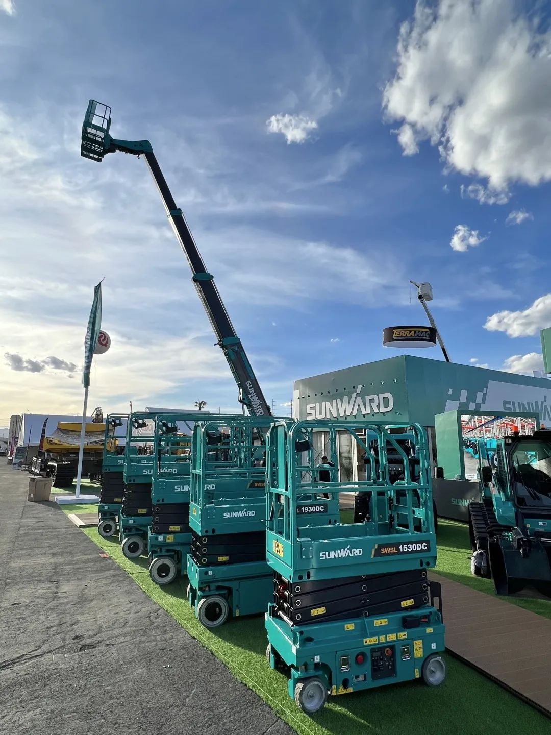 拉展直播 | xingkong星空平台（中国）集团智能高空精品亮相2023美国拉展，哪款是你的最爱？