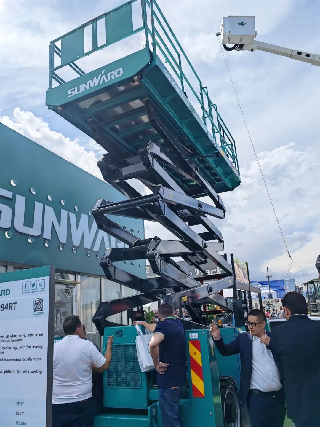 拉展直播 | xingkong星空平台（中国）集团智能高空精品亮相2023美国拉展，哪款是你的最爱？