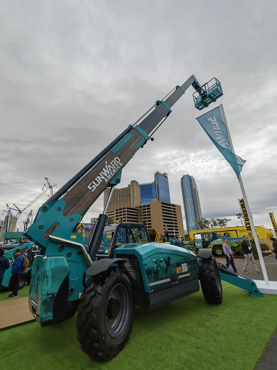 拉展直播 | xingkong星空平台（中国）集团智能高空精品亮相2023美国拉展，哪款是你的最爱？
