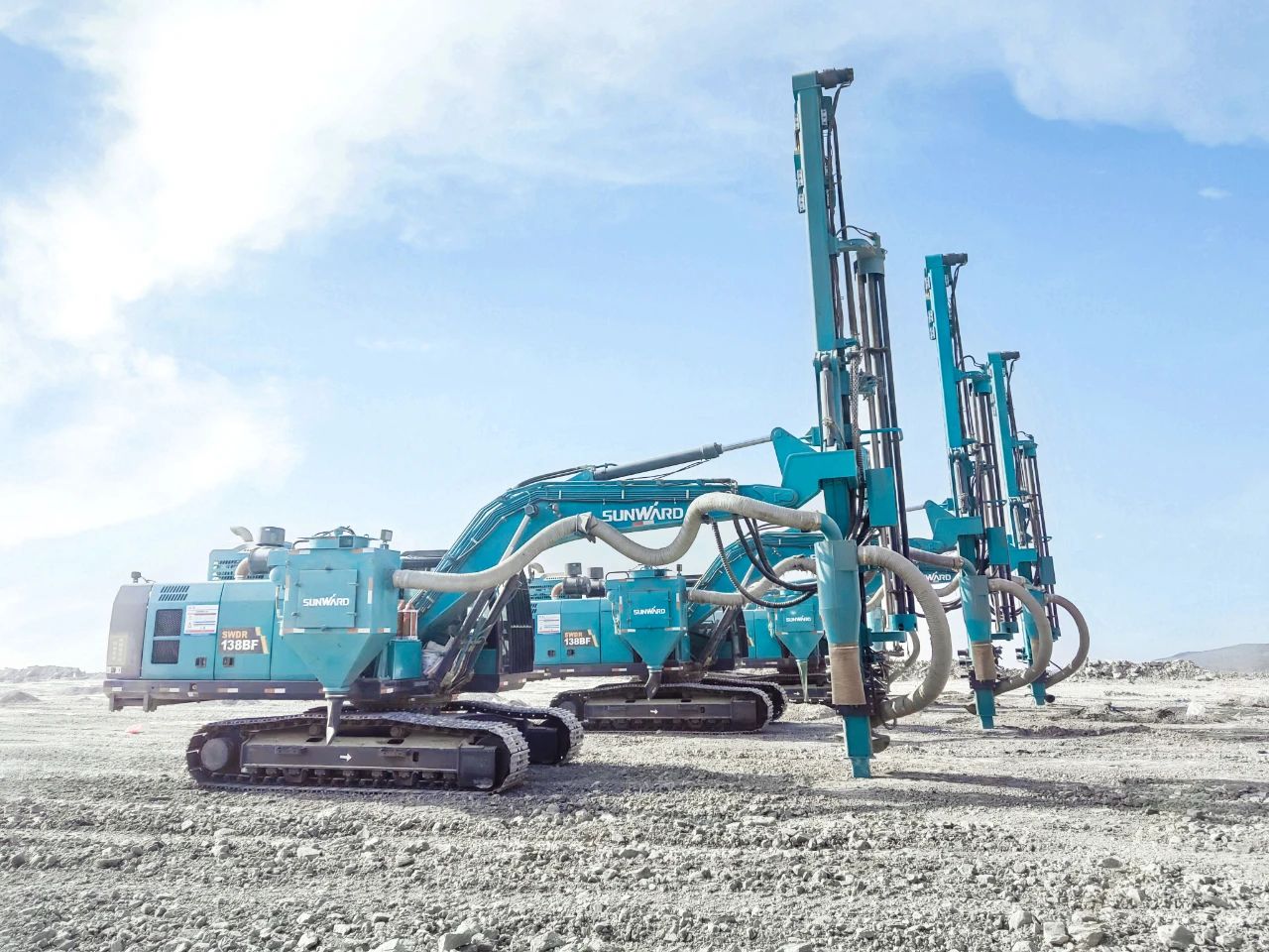 “绿色智能矿山建设专家”！xingkong星空平台（中国）集团智能全新一代切削潜孔一体式钻机重拳出击