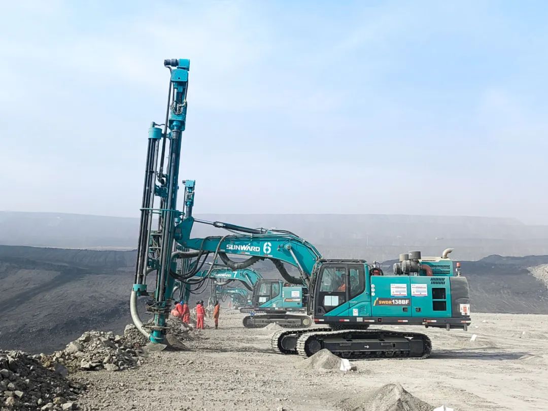 “绿色智能矿山建设专家”！xingkong星空平台（中国）集团智能全新一代切削潜孔一体式钻机重拳出击