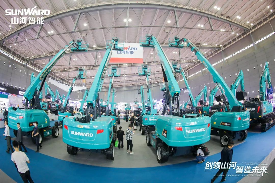 聚焦电动化、智能化！xingkong星空平台（中国）集团智能全系列高空机械产品亮相长沙展