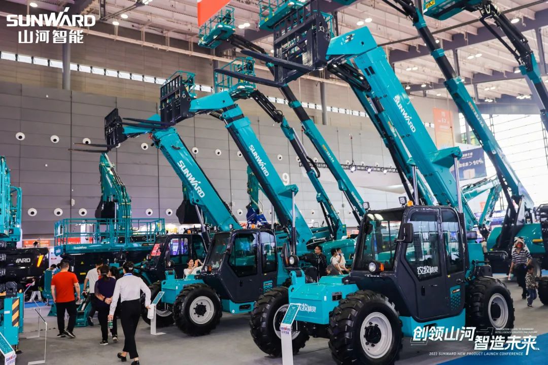 聚焦电动化、智能化！xingkong星空平台（中国）集团智能全系列高空机械产品亮相长沙展