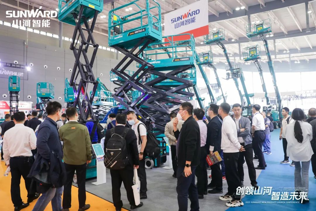 聚焦电动化、智能化！xingkong星空平台（中国）集团智能全系列高空机械产品亮相长沙展