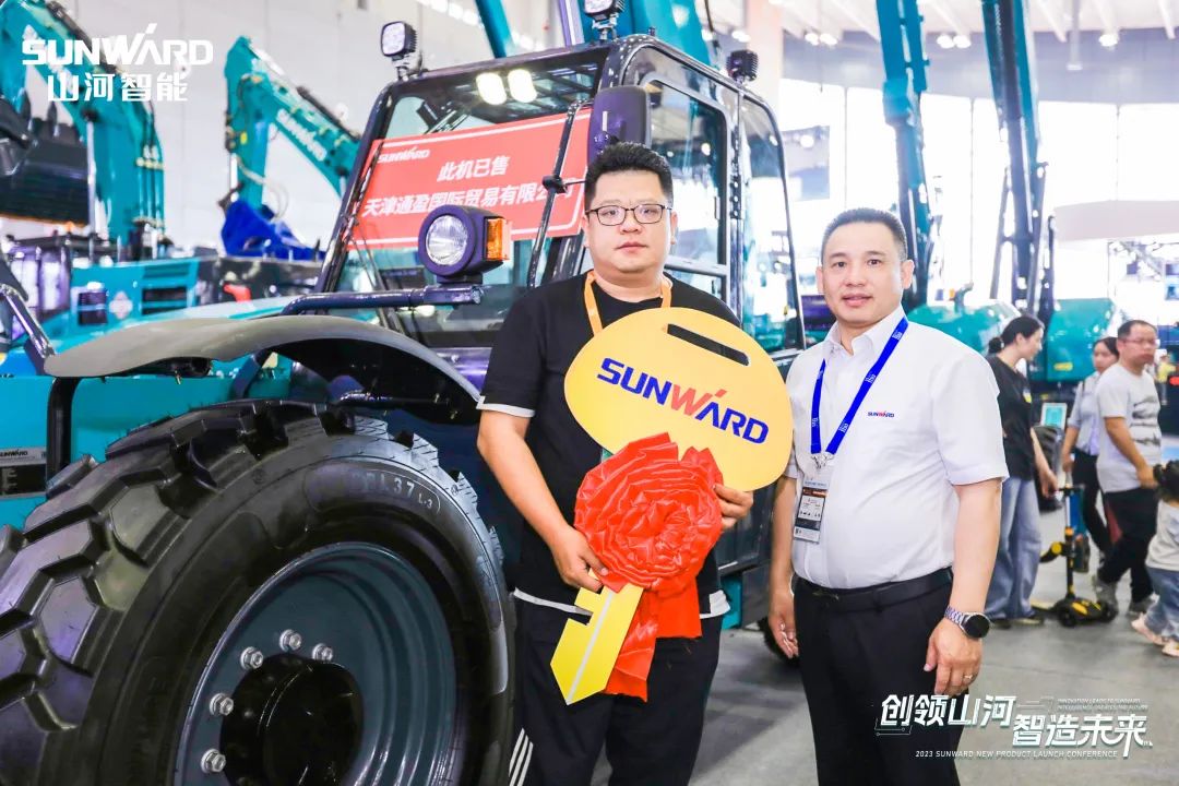 聚焦电动化、智能化！xingkong星空平台（中国）集团智能全系列高空机械产品亮相长沙展