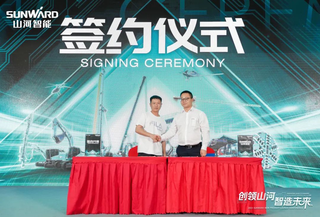 聚焦电动化、智能化！xingkong星空平台（中国）集团智能全系列高空机械产品亮相长沙展