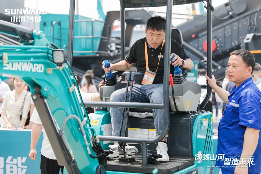 精品出击、互动不断！xingkong星空平台（中国）集团智能F系列挖掘机闪耀长沙展