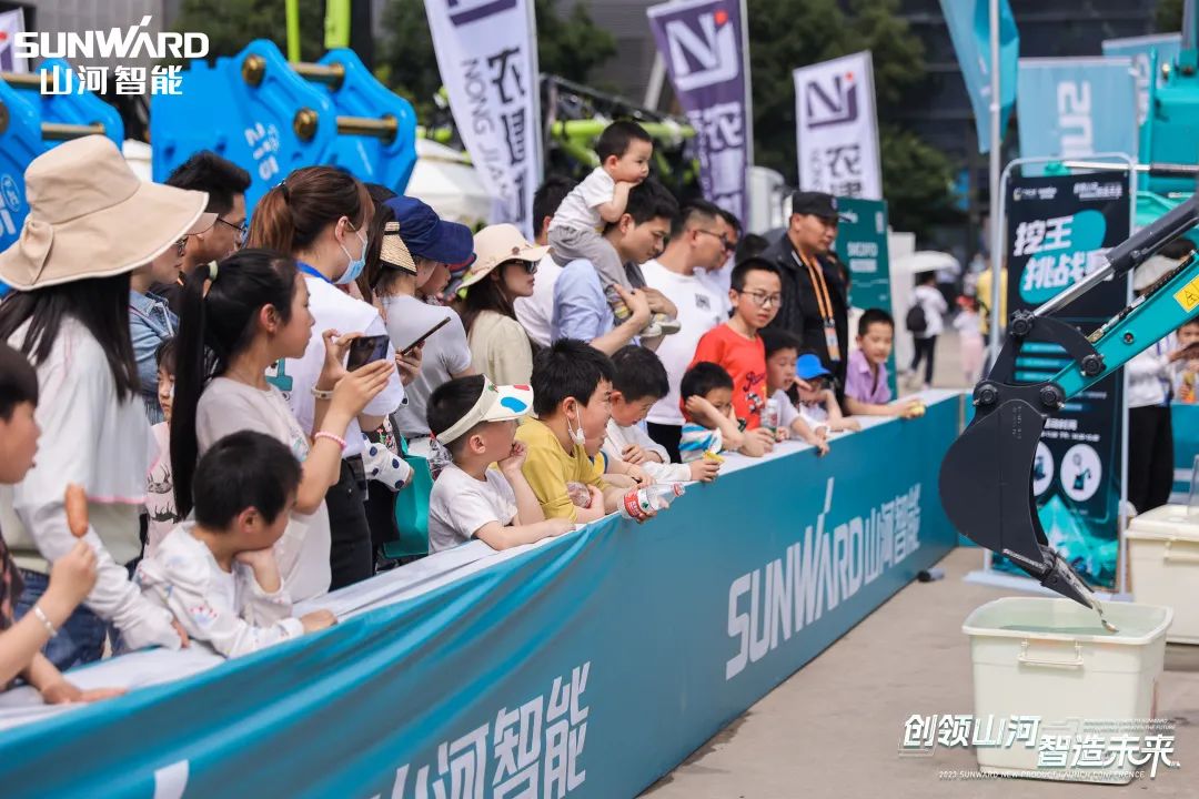 精品出击、互动不断！xingkong星空平台（中国）集团智能F系列挖掘机闪耀长沙展