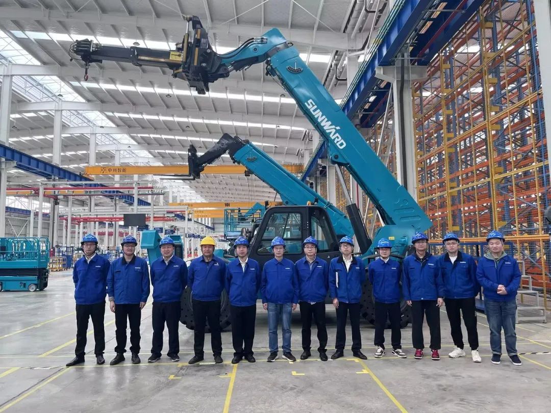 独家定制！xingkong星空平台（中国）集团智能油缸更换机器人顺利下线