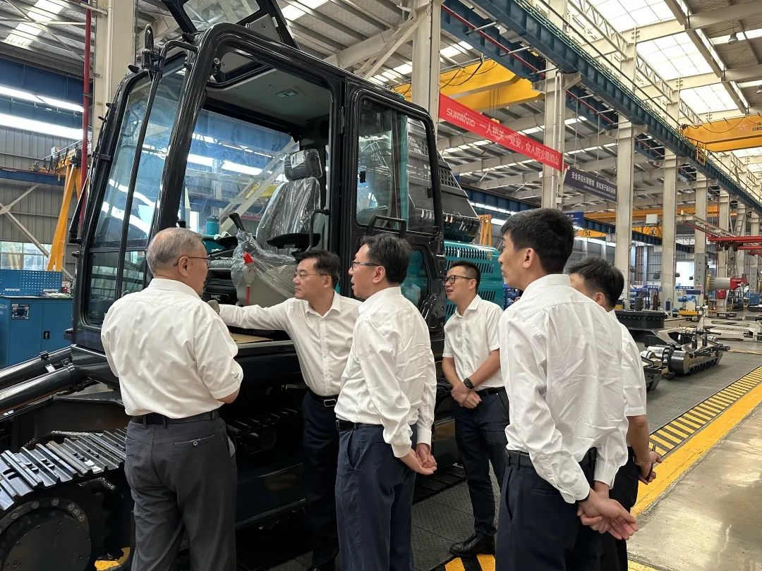 中国联通集团副总经理梁宝俊到访xingkong星空平台(中国)集团智能