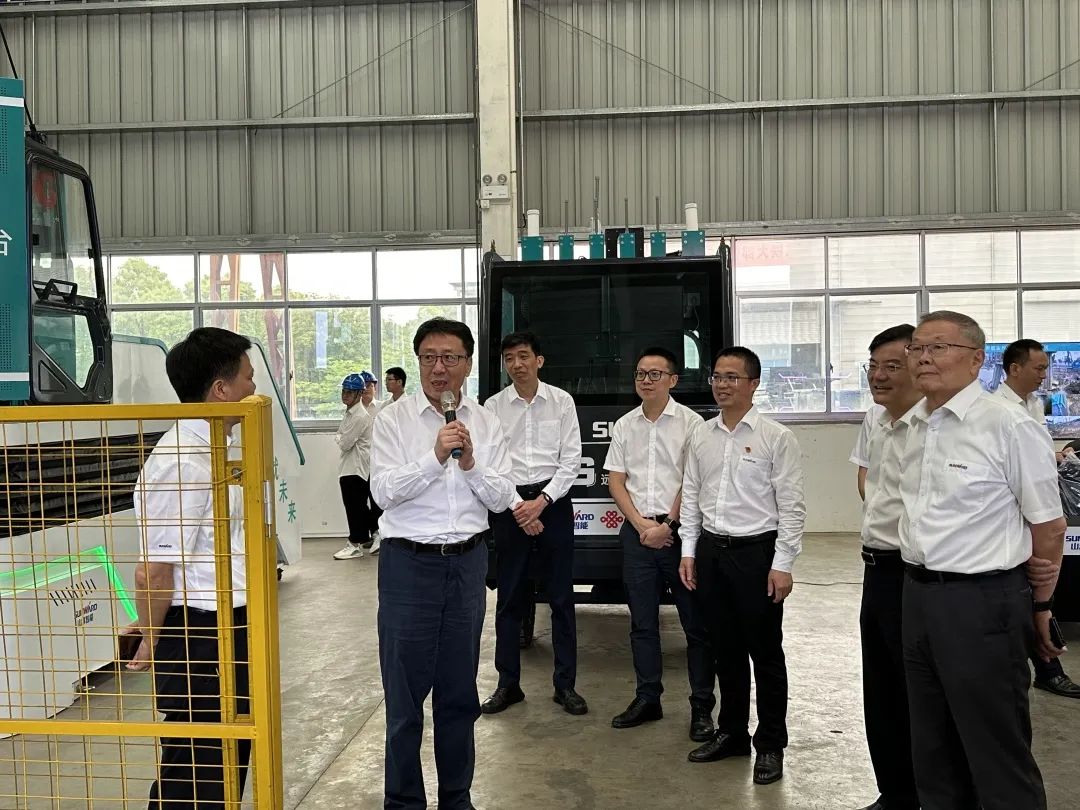 中国联通集团副总经理梁宝俊到访xingkong星空平台(中国)集团智能