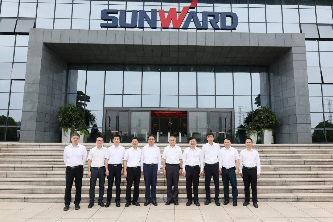 中国联通集团副总经理梁宝俊到访xingkong星空平台(中国)集团智能