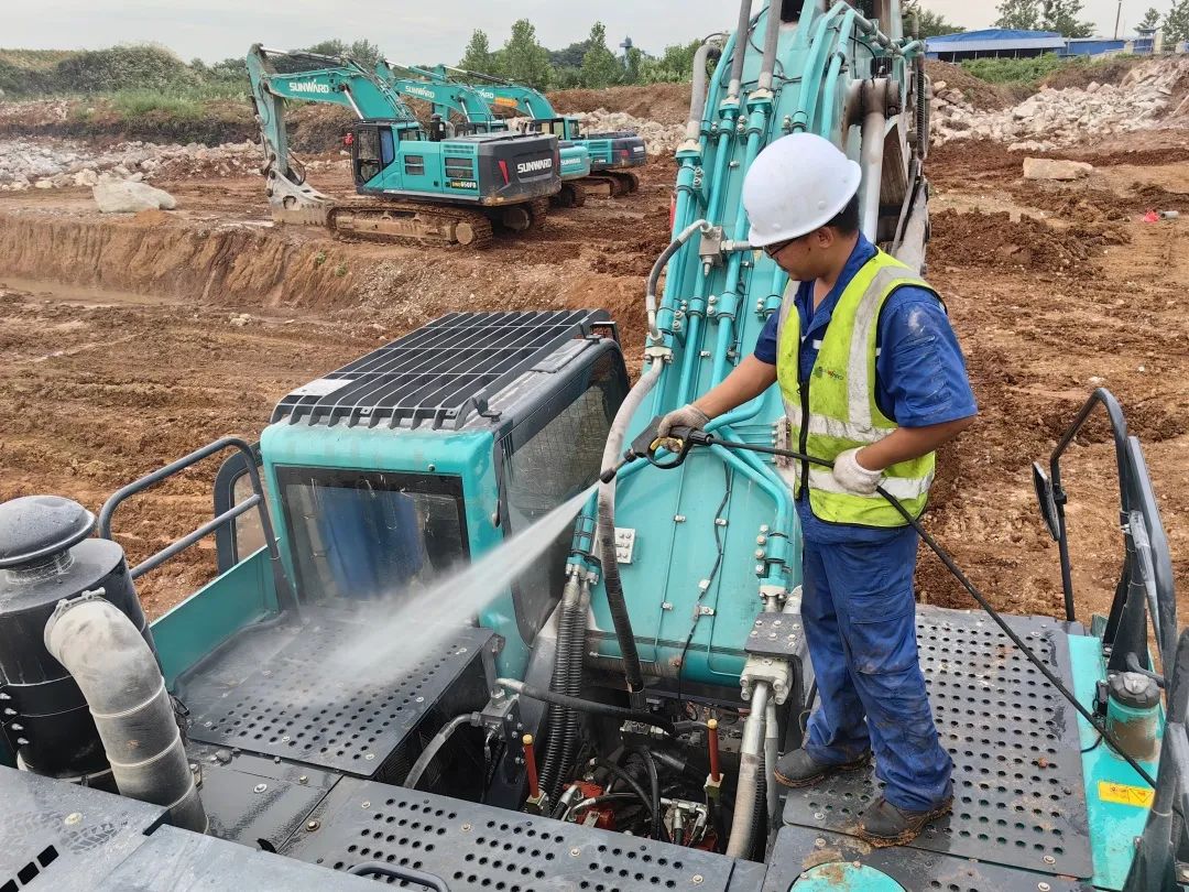 品质xingkong星空平台（中国）集团，用心服务！xingkong星空平台（中国）集团智能挖掘机2023年服务万里行正式出征