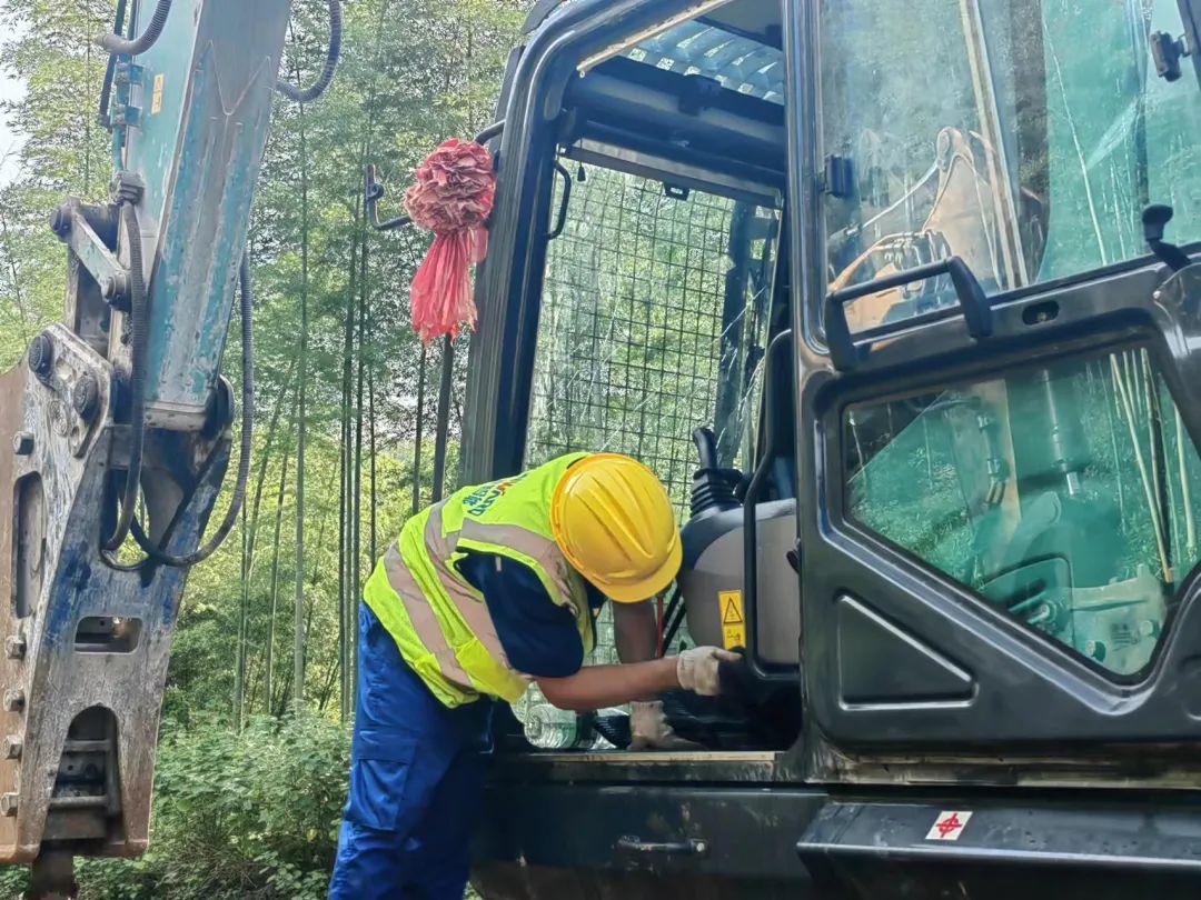 品质xingkong星空平台（中国）集团，用心服务！xingkong星空平台（中国）集团智能挖掘机2023年服务万里行正式出征