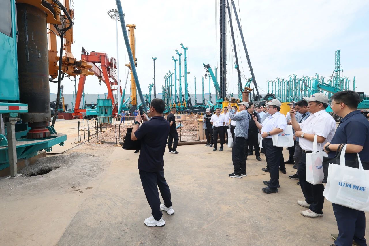 xingkong星空平台（中国）集团智能全球首创深井套管车载钻机下线发布