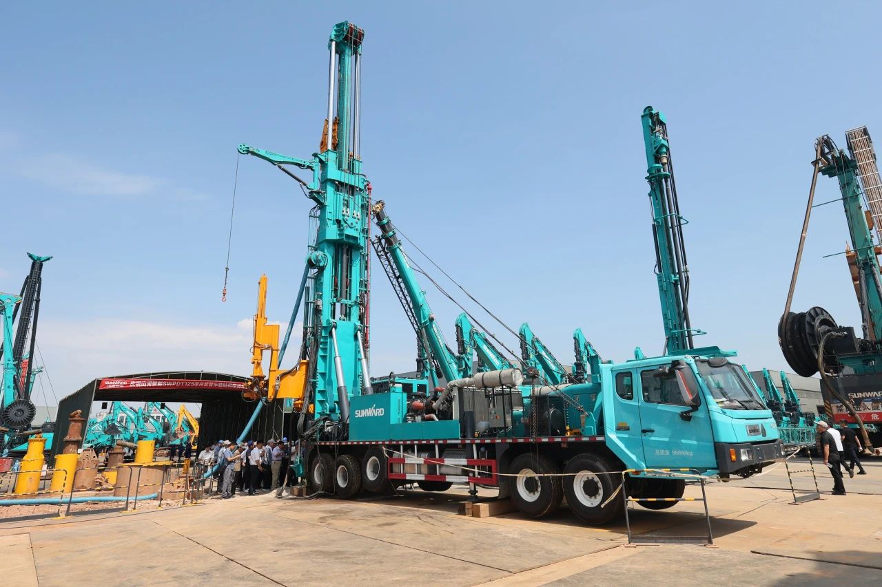 xingkong星空平台（中国）集团智能全球首创深井套管车载钻机下线发布