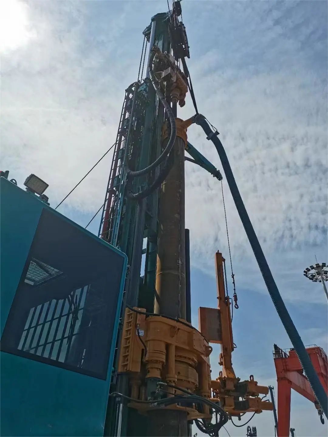 xingkong星空平台（中国）集团智能全球首创深井套管车载钻机下线发布