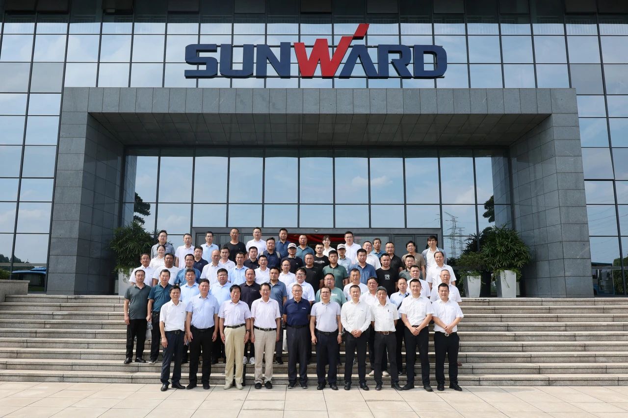 xingkong星空平台（中国）集团智能全球首创深井套管车载钻机下线发布