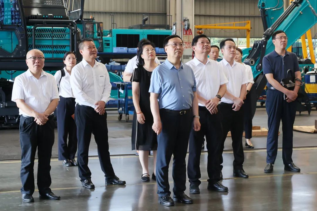 中宣部社科领域专家学者到xingkong星空平台(中国)集团智能调研高质量发展