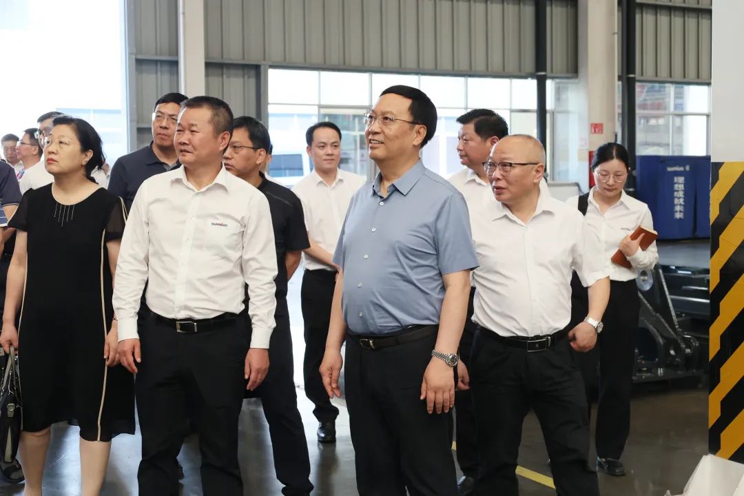 中宣部社科领域专家学者到xingkong星空平台(中国)集团智能调研高质量发展